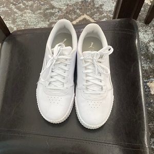 White puma sneakers